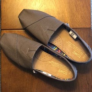 BRAND NEW ❗️❗️Toms Size 6.5